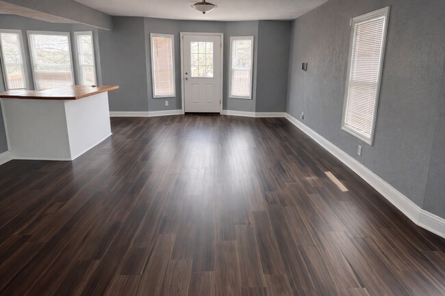 Building Photo - 3636 The Paseo