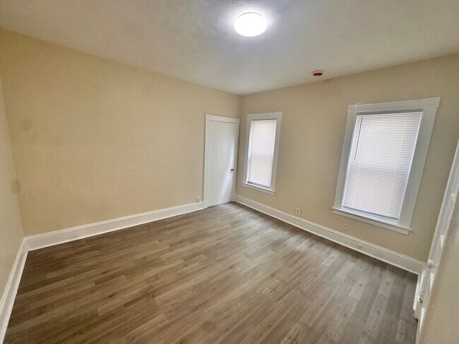 Building Photo - 132 Vernal St