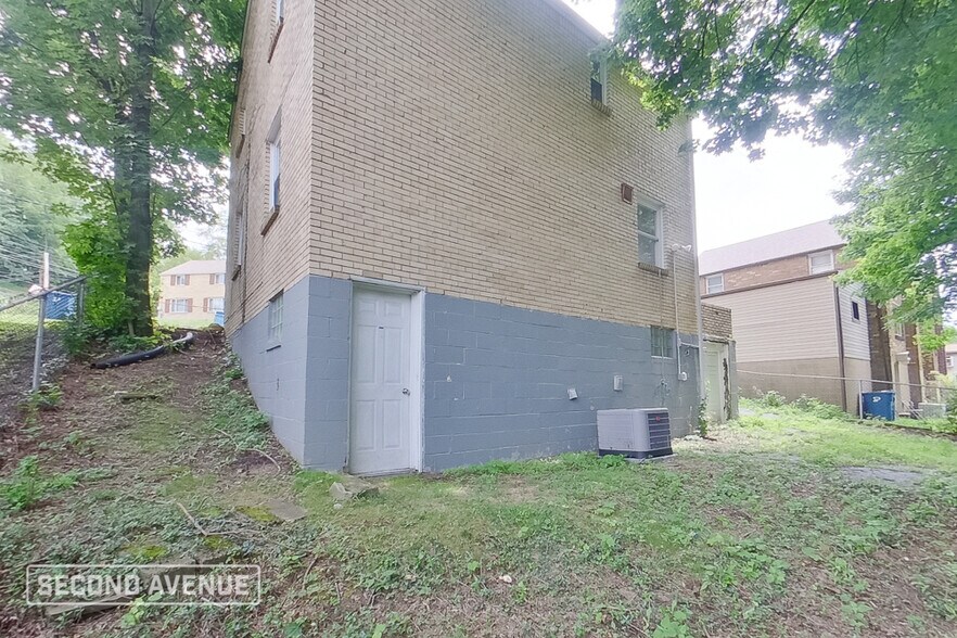 Building Photo - 610 Churchill Ave