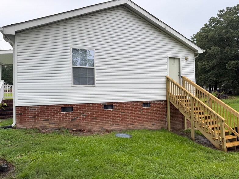 Building Photo - 407 N Ireland St