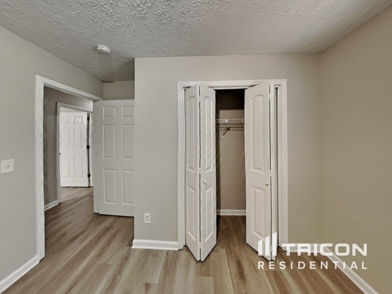 Building Photo - 3009 Blackwood Dr
