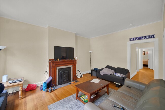 Building Photo - 2036 Sherman Ave