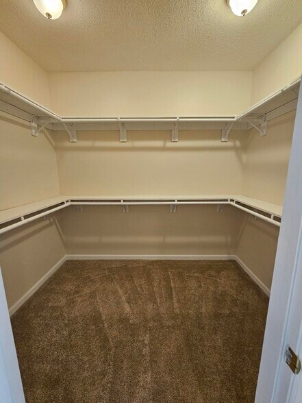 Building Photo - 6607 Earnhardt Dr