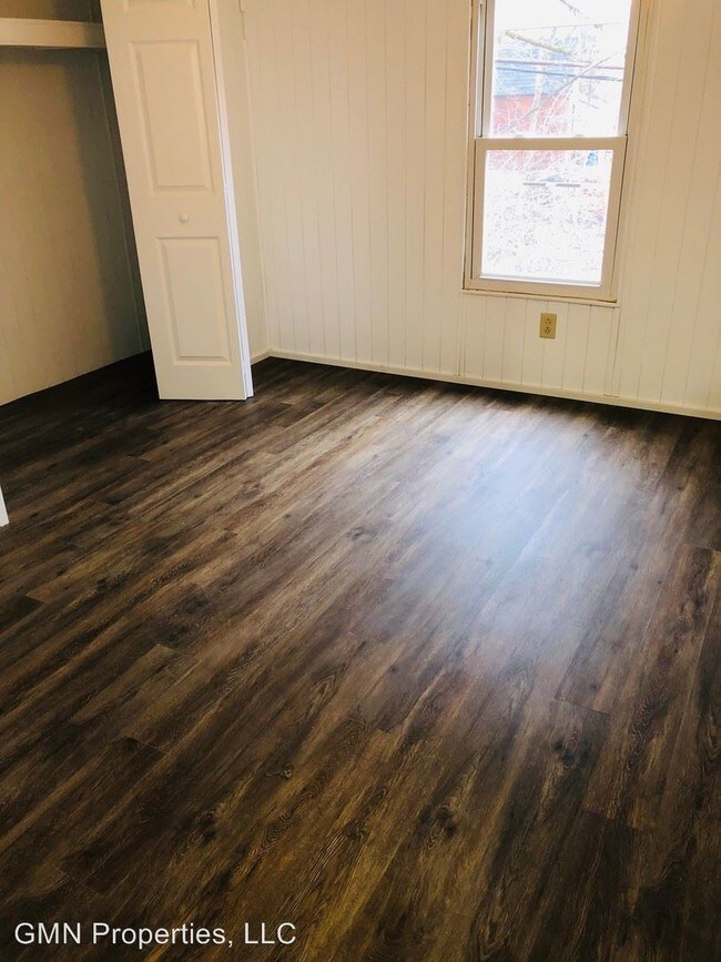 Building Photo - 1-21 Dinardo Manor