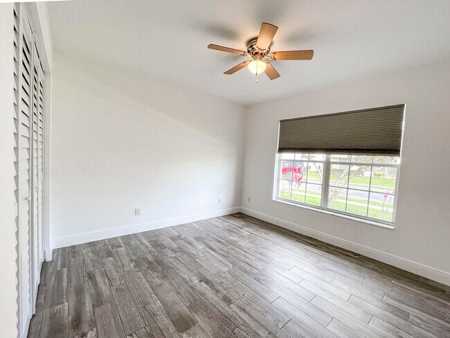 Building Photo - 252 Moccasin Trail W