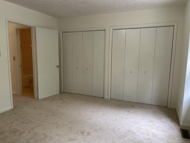 Building Photo - 158 Albemarle Dr