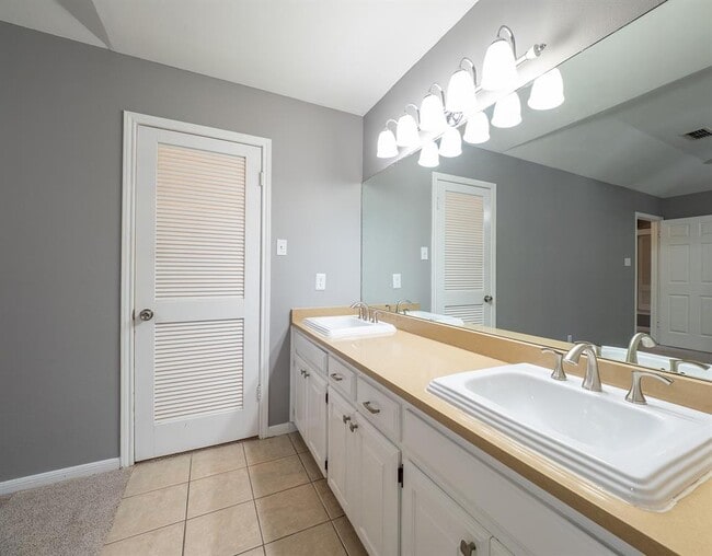 Building Photo - 4804 Broadhill Dr