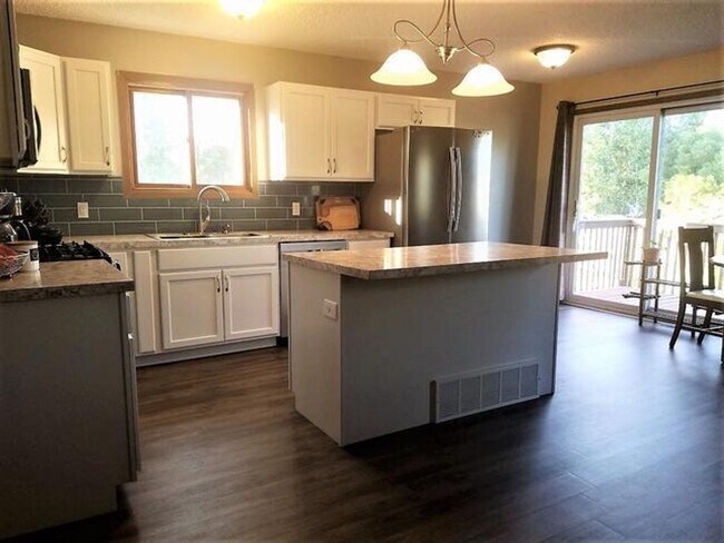 Building Photo - Great home, great quiet neighborhood!