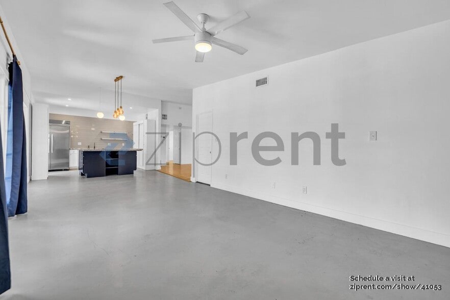 Building Photo - 745 E Loyola Dr