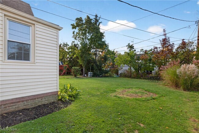 Building Photo - 2520 Laurelhurst Rd