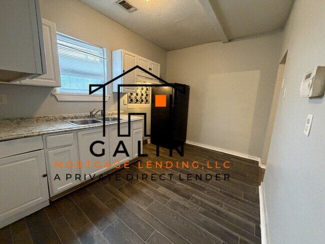 Building Photo - 1247 Carr Ave