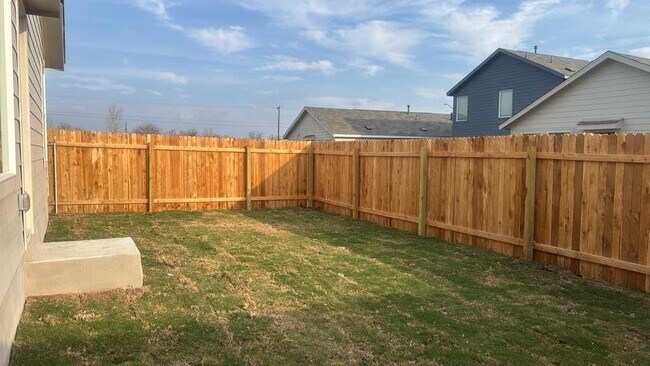 Building Photo - 208 Skyfire St