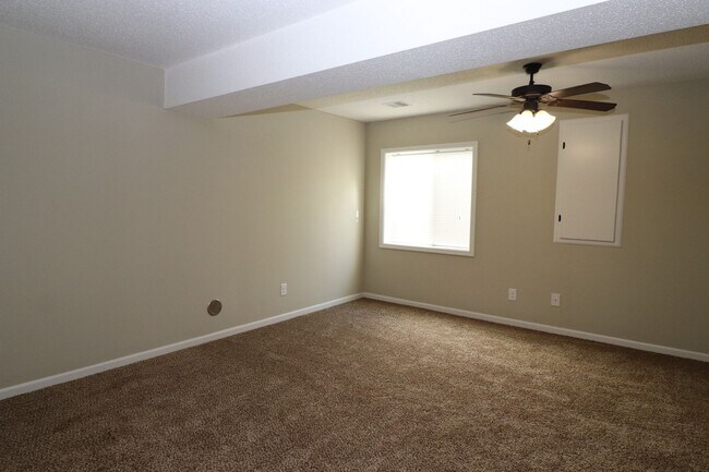 Building Photo - Town house in Kansas City, KS