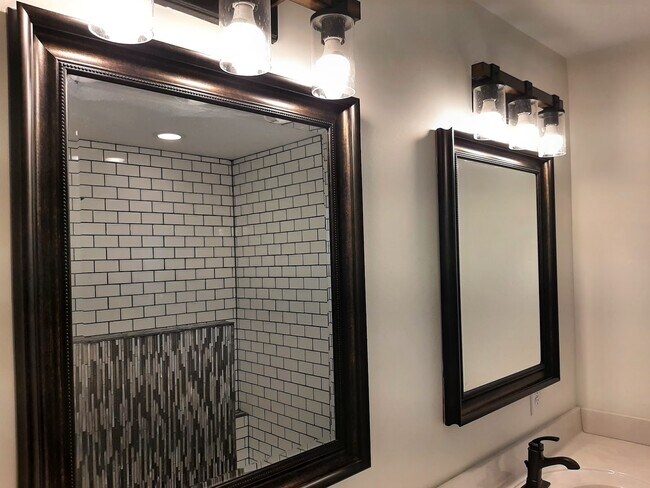 Building Photo - 1165 Bonnie Ln