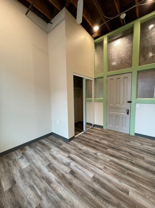 Building Photo - 230 Central Ave N