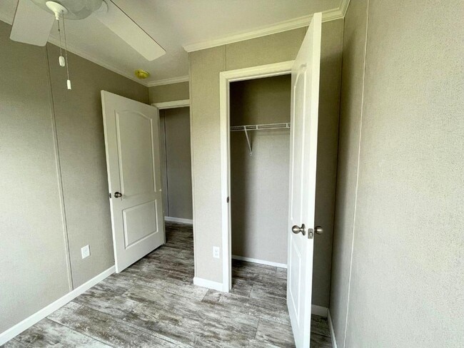 Building Photo - 8740 Breinig Run Cir