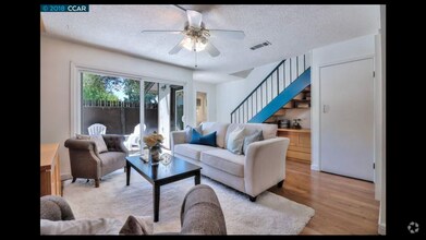 Building Photo - Townhouse available