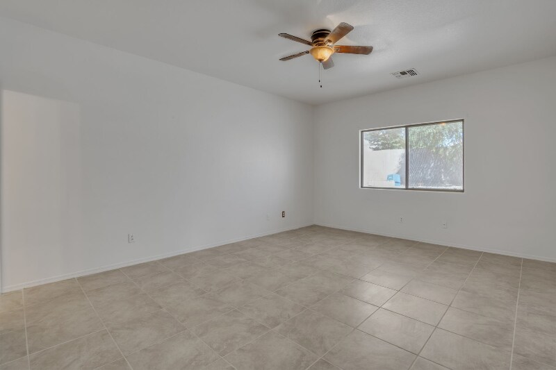 Building Photo - 1476 E Avenida Grande