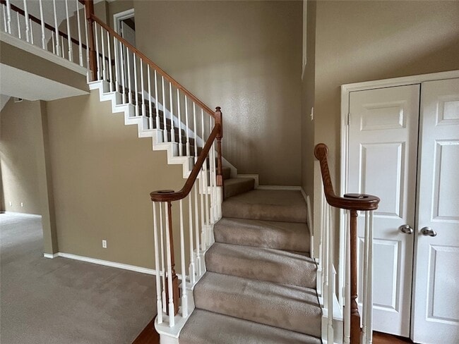 Building Photo - 2603 Hillside Dr