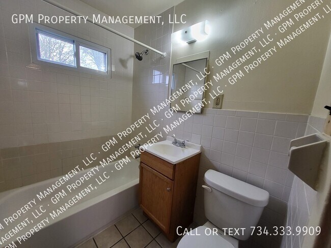 Building Photo - 33058 Alanson St