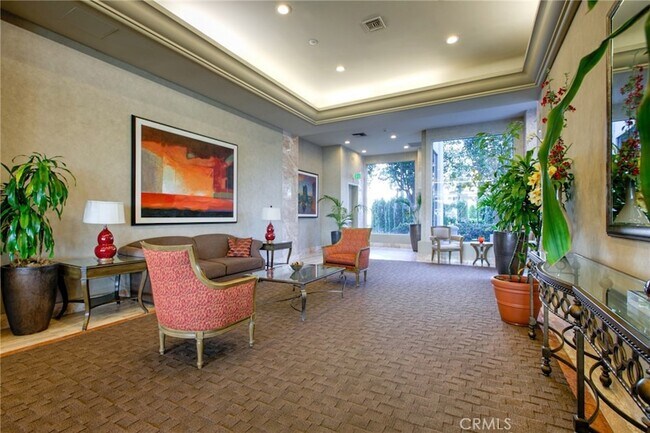 Building Photo - 525 E Seaside Way