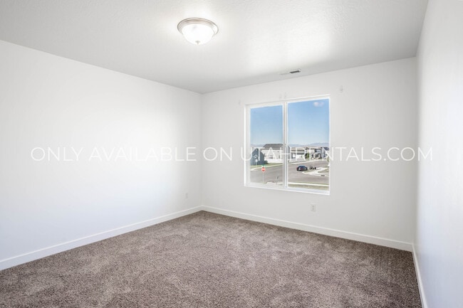 Building Photo - 1864 S 460 W