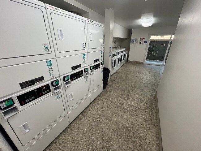 Building Photo - Sunny 1 bed 1 bath Condo in Santa Clara. L...