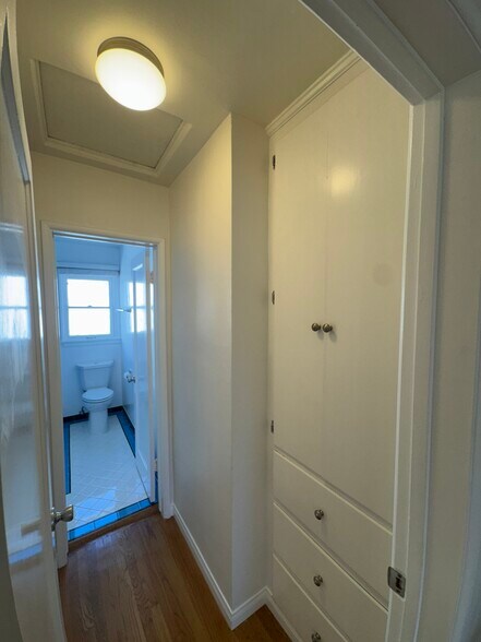 Building Photo - 554 E Cypress Ave