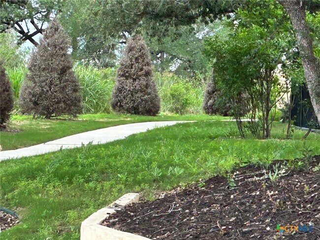 Building Photo - 1109 Elm Fall