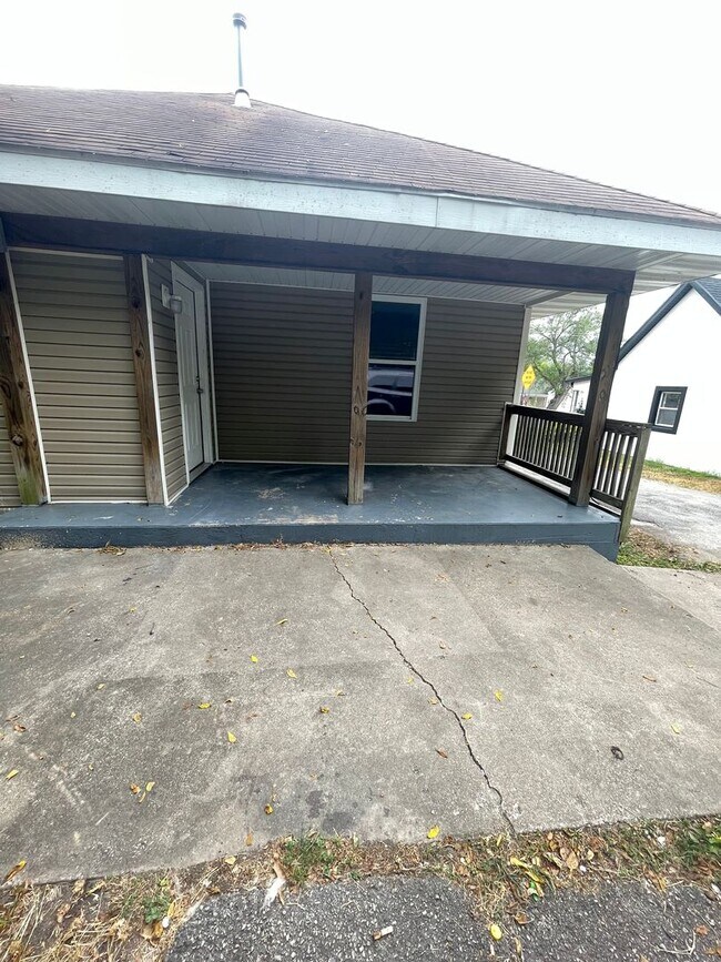 Building Photo - Spacious 3 Bedroom 1 Bath home available now!