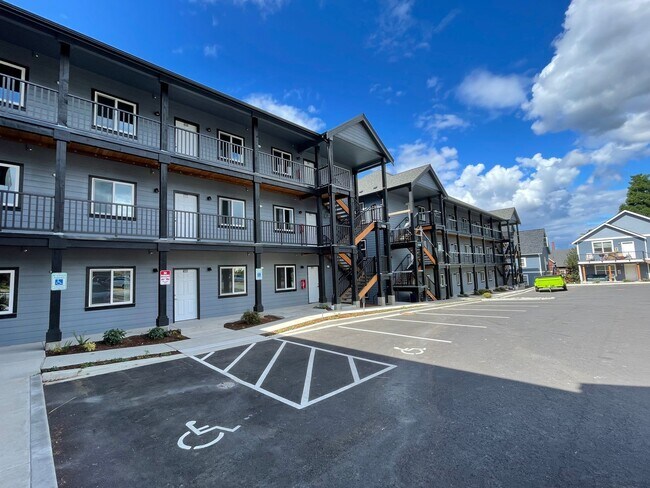 Building Photo - 1200/1210 Billy Frank Jr St - 1210 #103 Room 1 (Rooming Unit)