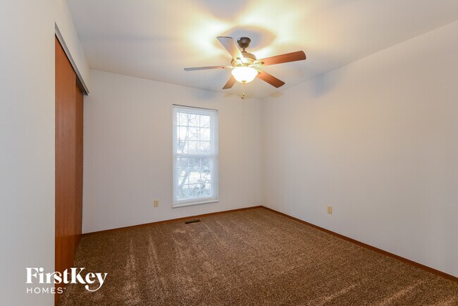 Building Photo - 210 Briar Valley Ct S