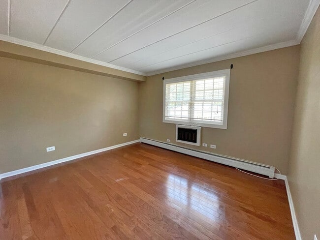 Building Photo - 454 Spring Rd