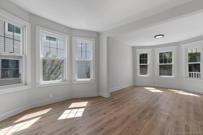 Building Photo - 17 Willard St