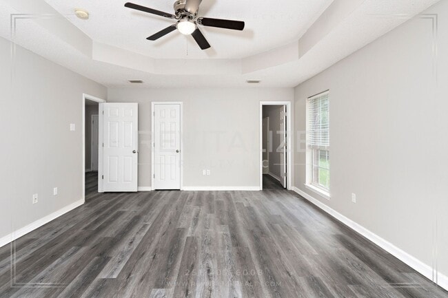 Building Photo - Newly Renovated Brick Home!