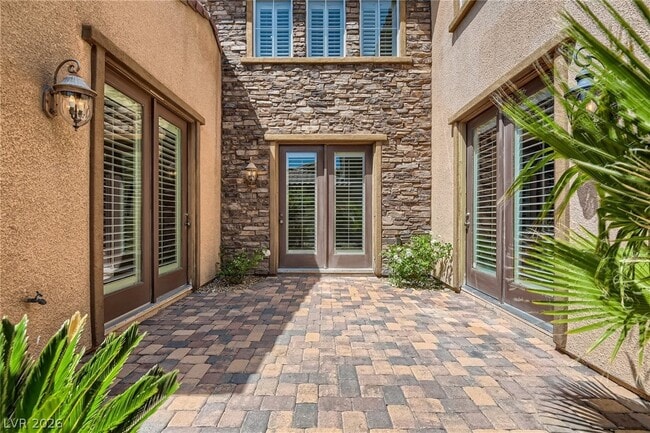 Building Photo - 552 Puenta Del Rey St