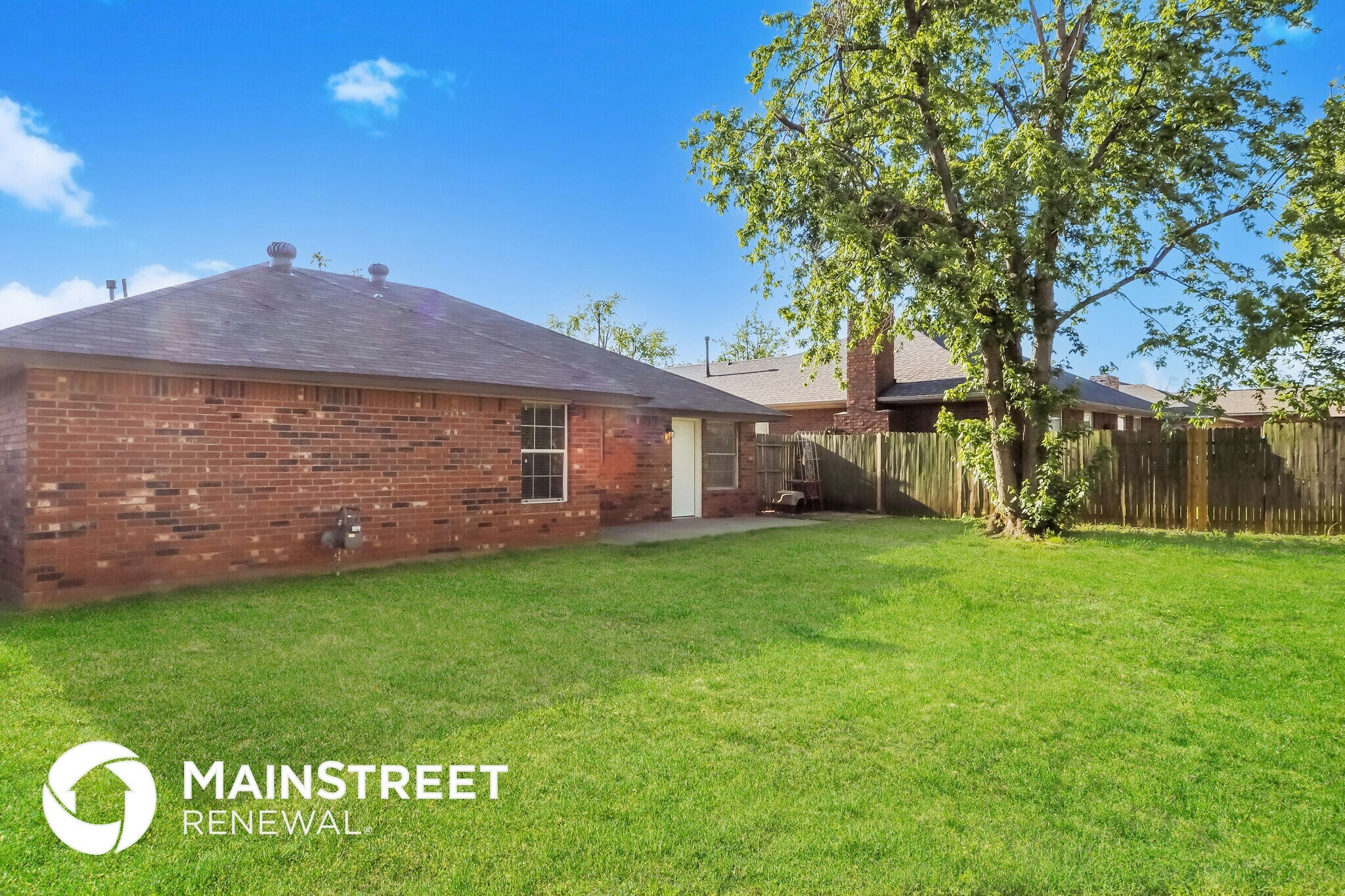 Building Photo - 1717 Ridgeway Dr