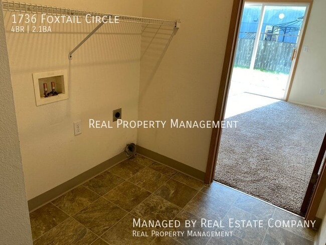 Building Photo - Woodland 4 Bed 2.5 Bath Home with Two Car ...