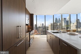 Building Photo - 210 S 12th St