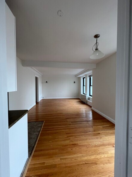 Building Photo - 15 E Kirby St