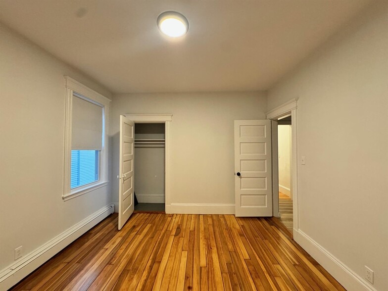 Building Photo - 136 Sharon St