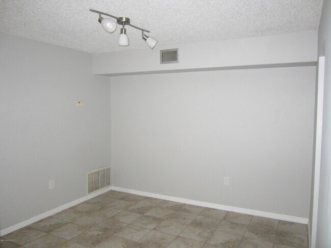 Building Photo - 48 Bogart Pl