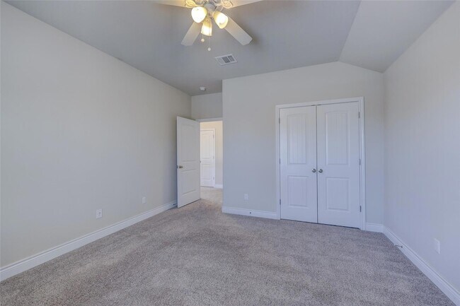 Building Photo - 431 Millard St