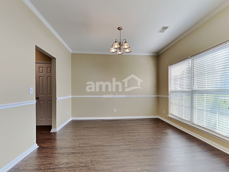 Building Photo - 503 Sparkleberry Ln
