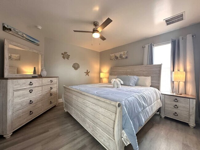 Building Photo - 421 Cabello Dr