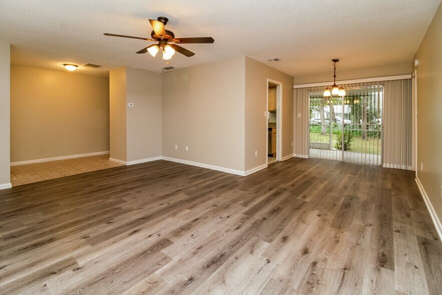 Building Photo - 2701 Kinnon Dr