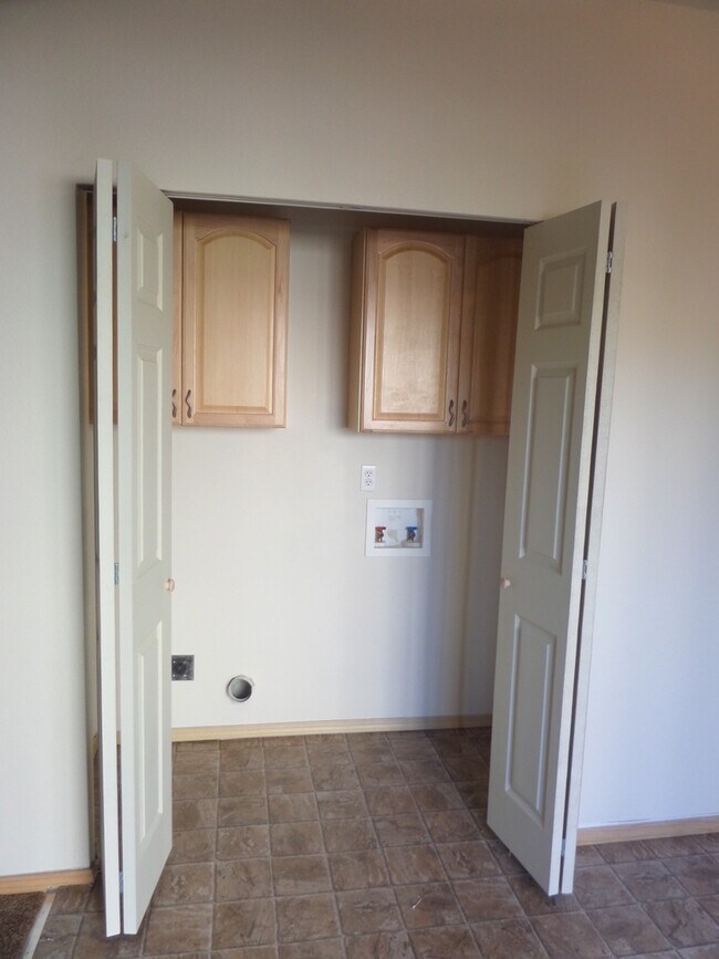 Building Photo - 3 Bedroom 2.5 Bath Home in Great Blueberry Ridge Neighborhood with Garage