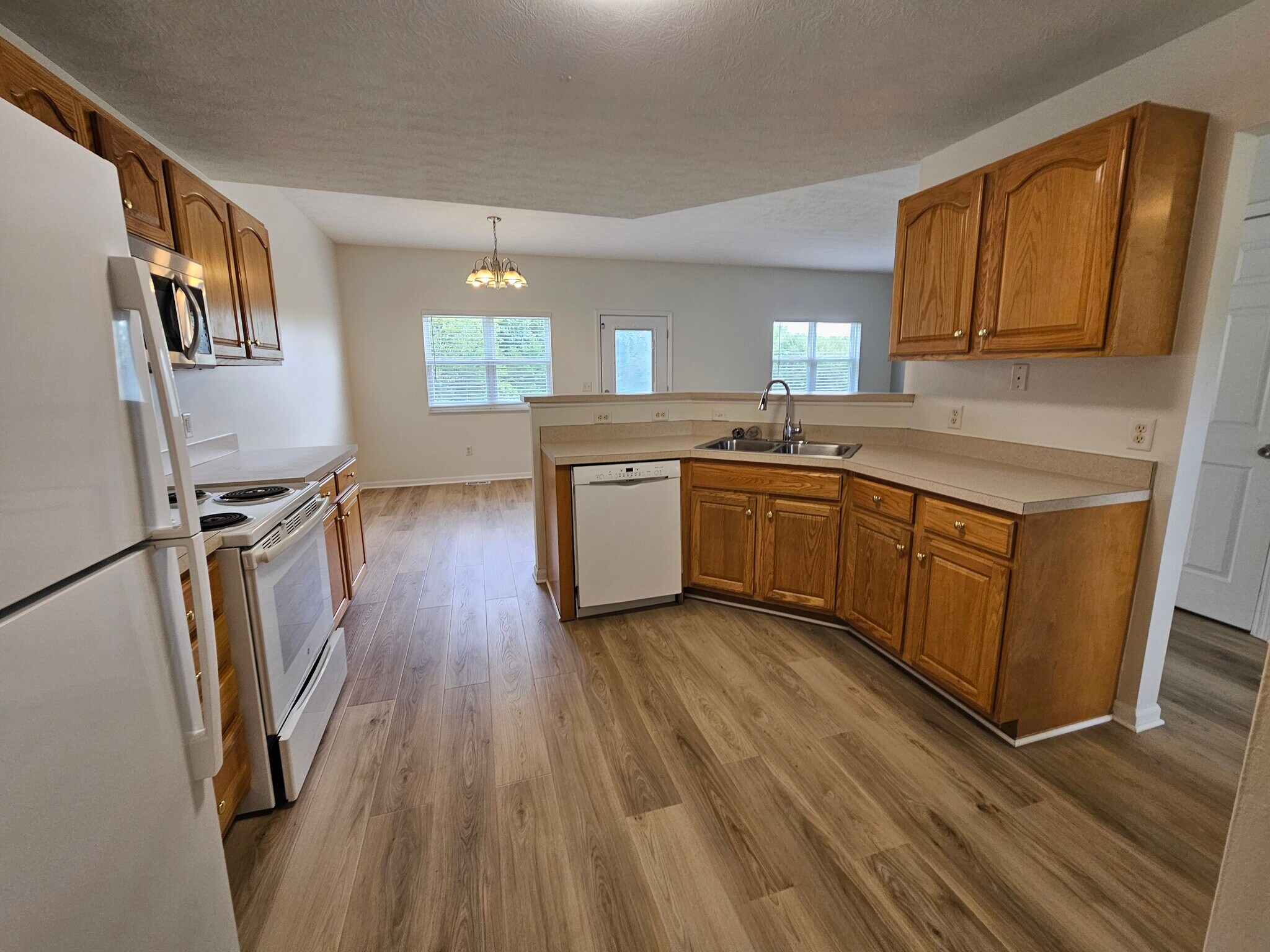 Kitchen - 138 Wagnalls Ct
