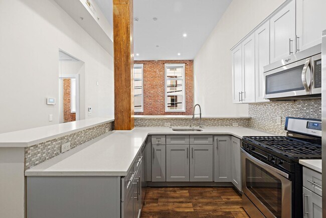 Building Photo - 6200 Hudson Ave