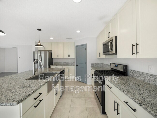 Building Photo - 597 Meadow Ridge Dr